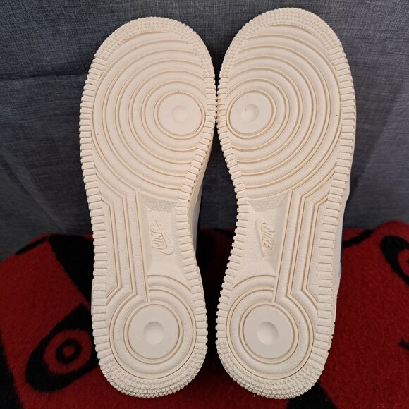 SIZE 7Y YOUTH WOMANS 8.5 NIKE AIR FORCE 1 SHOES LV8 DX3361-100 WHITE ORANGE - Picture 6 of 14